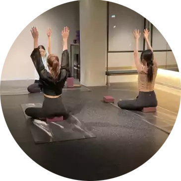 ヨガ初心者でも安心して参加できる環境